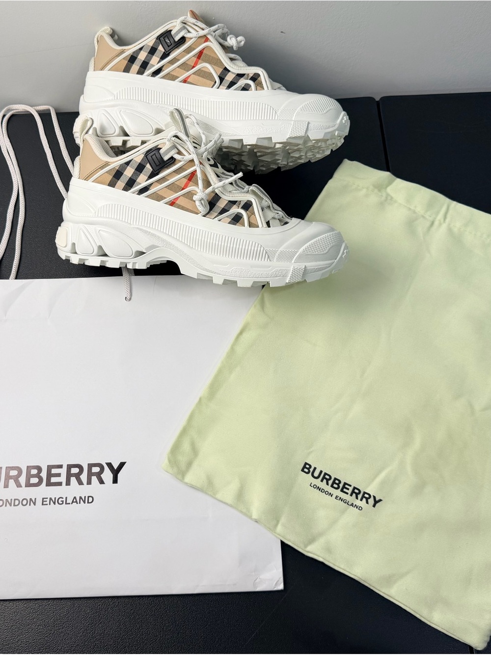 Burberry Arthur Vintage check sneakers size 39.5 like new